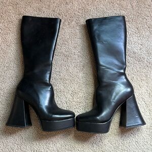 Black heeled boots